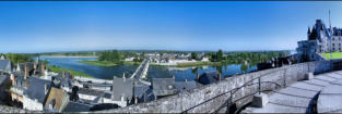 Amboise : vue sur la ville et le pont Maréchal Lecler depuis la tour des minimes