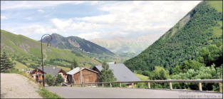 Entraigues ( 38 Isère ) descente vers le village