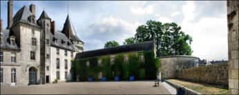 Sully sur Loire : cour intérieure du Château