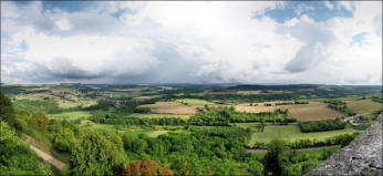 Vezelay :  paysage depuis la Basillique sur la vallée de la Cure