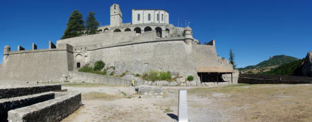 Sisteron : intérieur de la citadelle