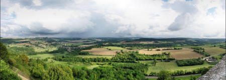 Vezelay :  paysage depuis la Basillique sur la vallée de la Cure