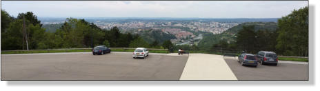 Besançon : parvis du Monument de la libération et la ville