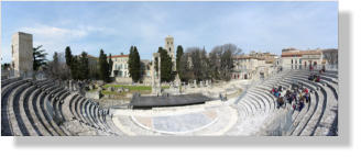 Arles : intérieur du théâtre antique